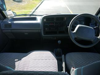 2000 Toyota Hiace - Thumbnail