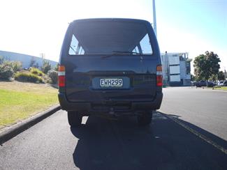 2000 Toyota Hiace - Thumbnail