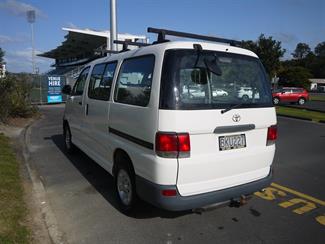 2000 Toyota Hiace - Thumbnail