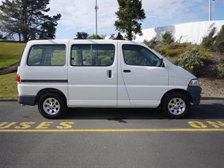 2000 Toyota Hiace - Thumbnail