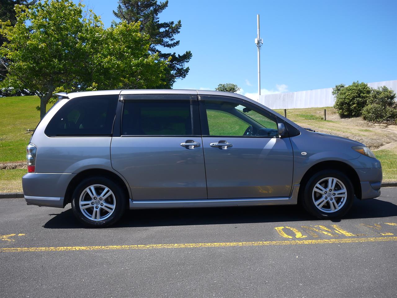 2006 Mazda MPV