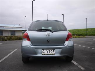 2010 Toyota Vitz - Thumbnail