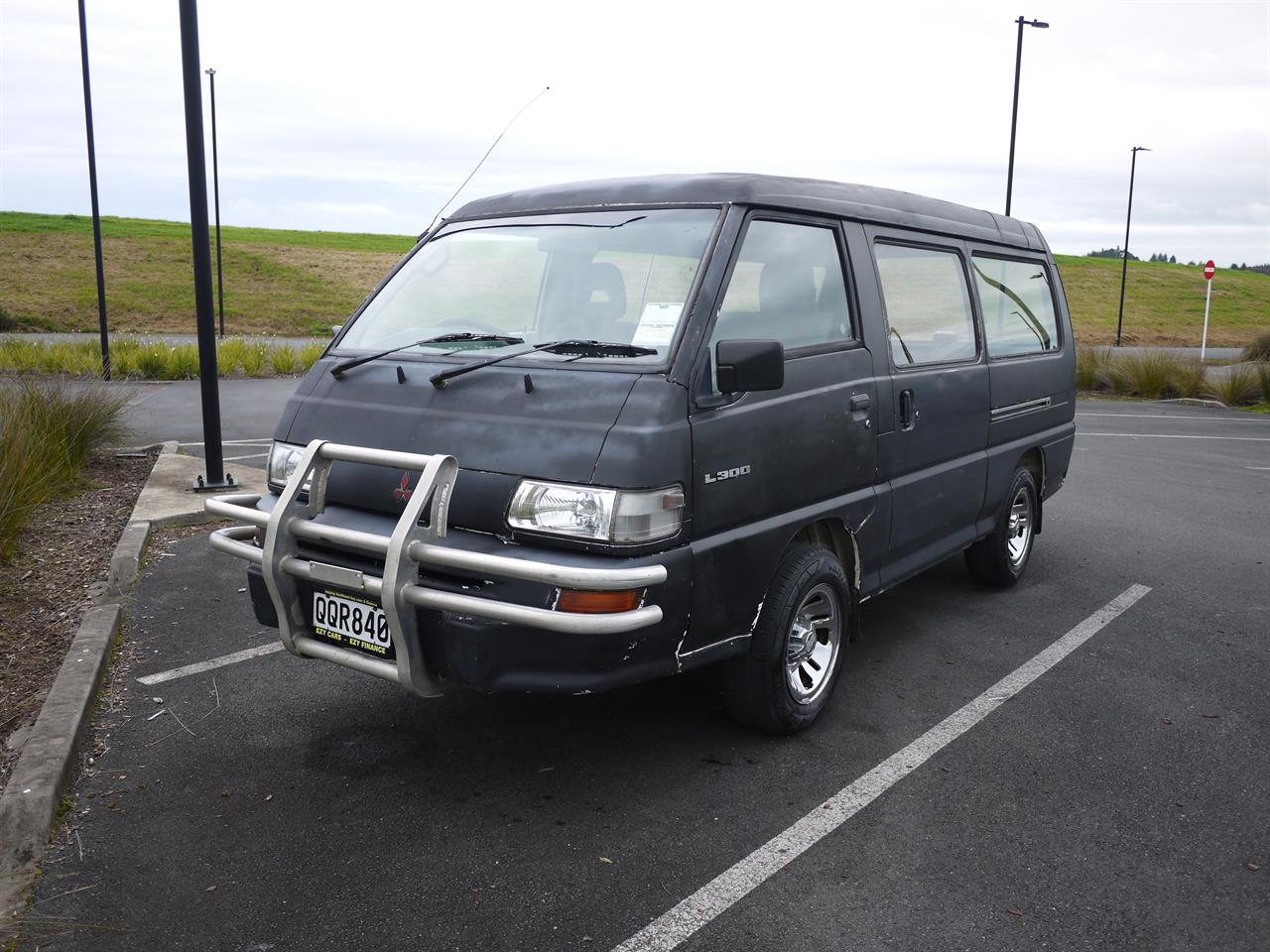 2004 Mitsubishi L300