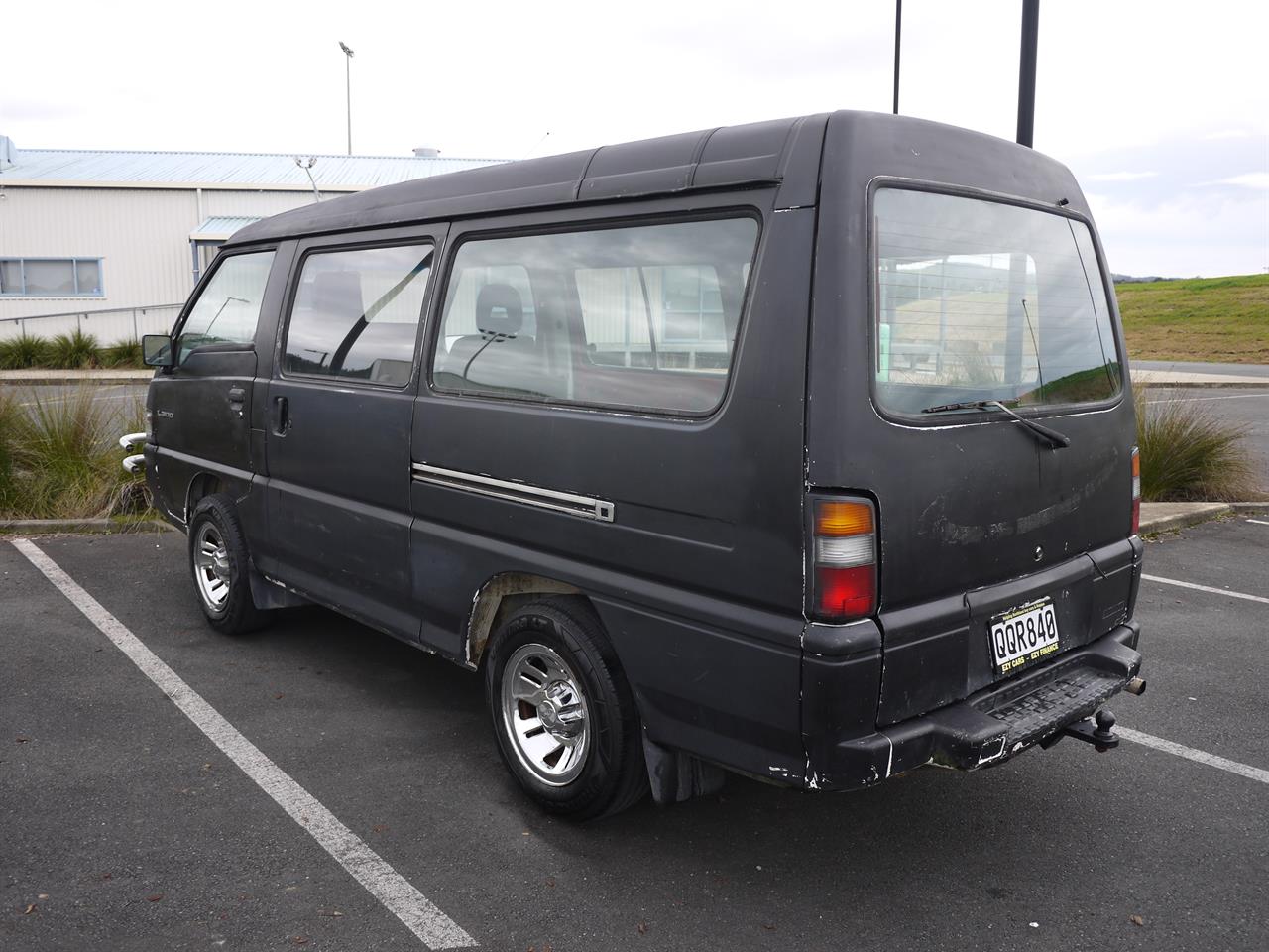 2004 Mitsubishi L300