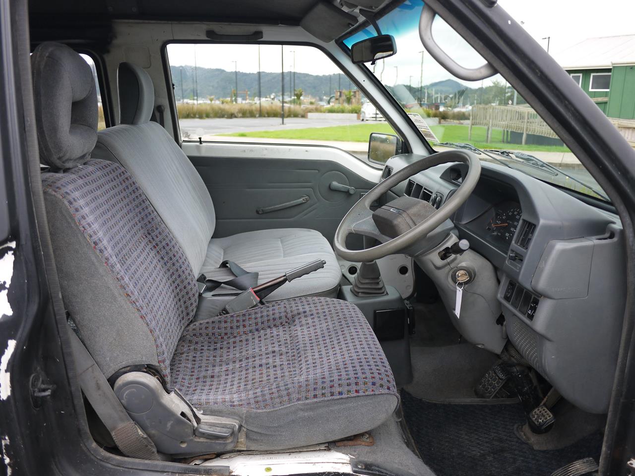 2004 Mitsubishi L300