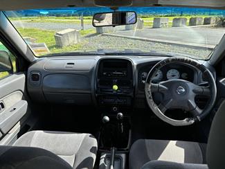 2002 Nissan Navara - Thumbnail